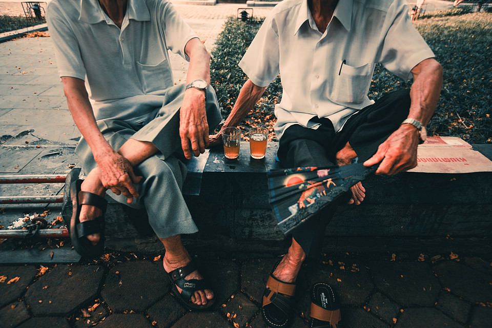 Iced tea sidewalk – the popular culture of Hanoi